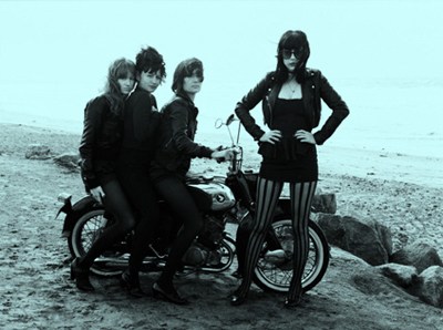 DUM DUM GIRLS